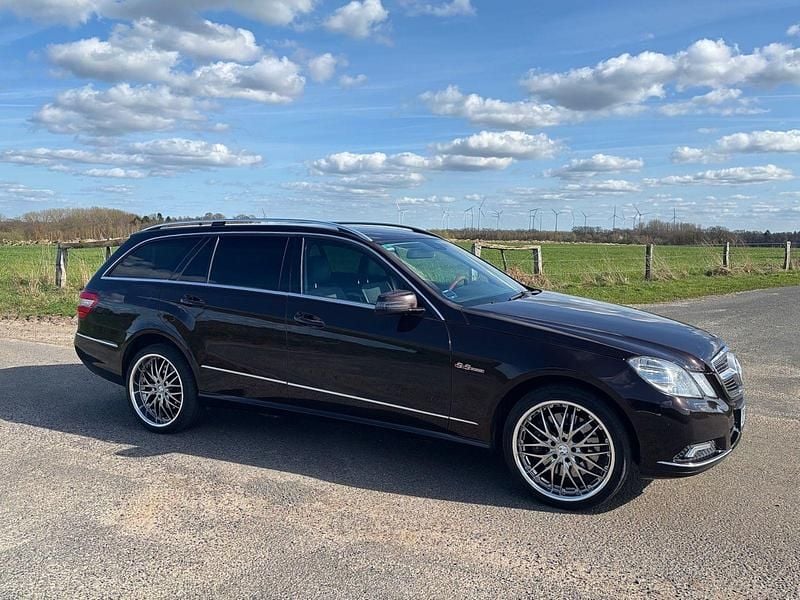 Gebraucht Mercedes E500 Elegance 387 PS (284 kW) 2009 Braun Kombi