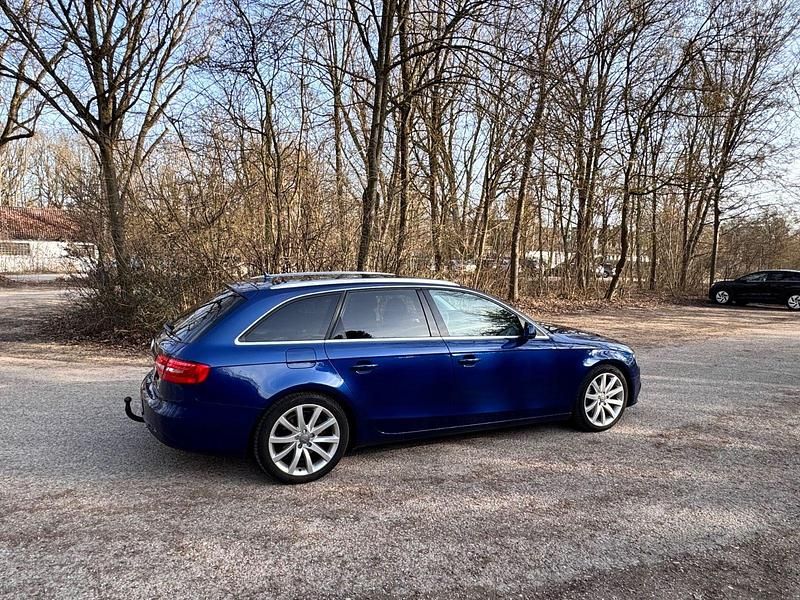 Gebraucht Audi A4 Sport 177 PS (130 kW) 2014 Blau Kombi