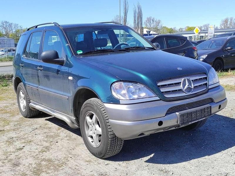 Gebraucht Mercedes ML320 218 PS (160 kW) 1999 Grün SUV