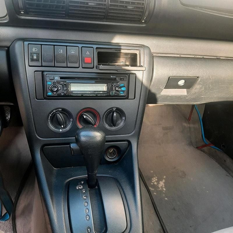 Second-hand Audi A4 121 CP (88 kW) 1994 Roșu Berlinǎ