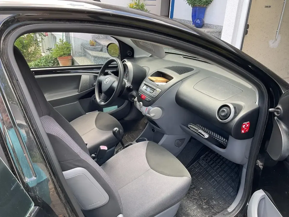 Gebraucht Toyota Aygo 60 PS (44 kW) 2007 Schwarz Kleinwagen