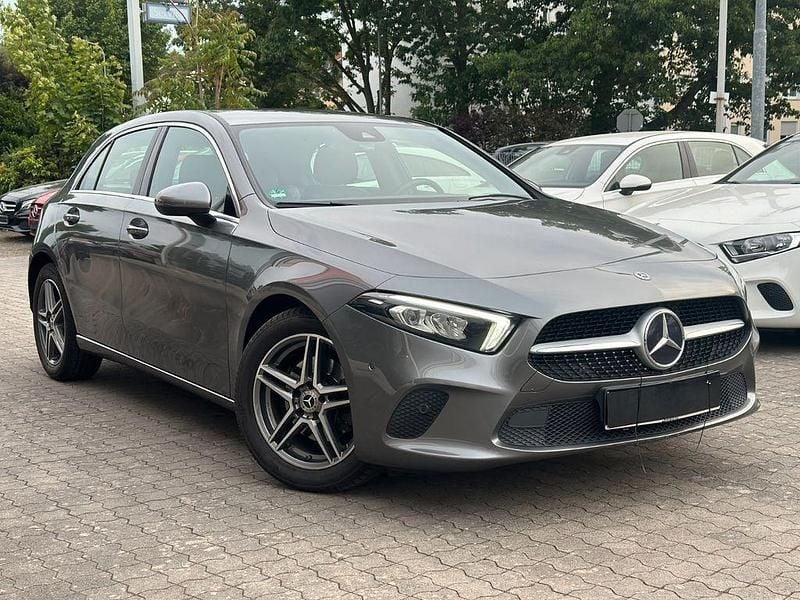 Grau Gebraucht 2019 Mercedes A200 Progressive Limousine | 18.900 € (Fairer Preis) - Bild 1/4