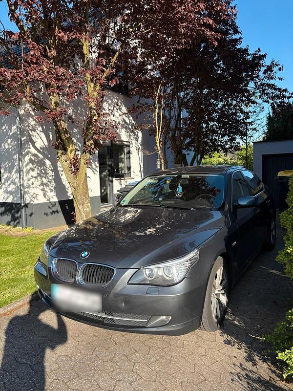 Gebraucht BMW 520 177 PS (130 kW) 2008 Grau Limousine