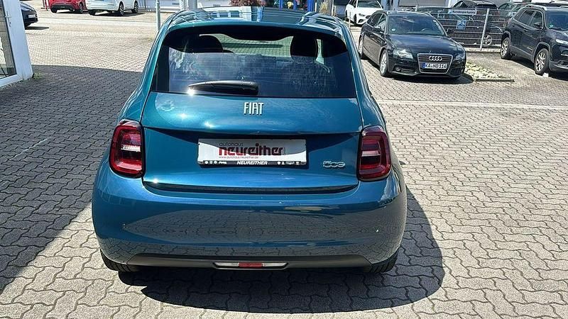 Gebraucht Fiat 500e 86 kW (118 PS) 2024 Grün