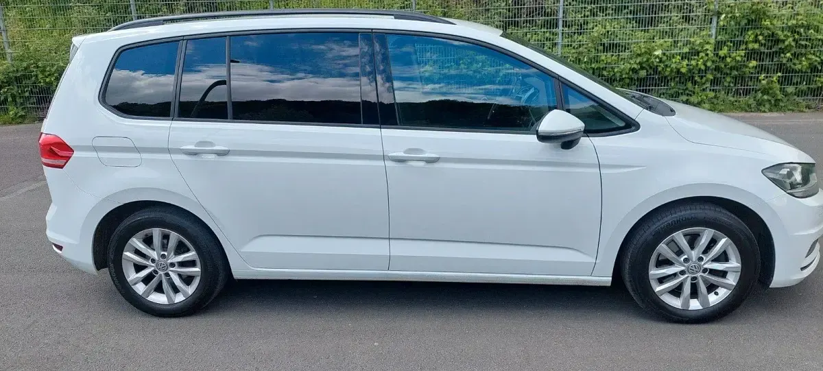 Gebraucht VW Touran Comfortline 150 PS (110 kW) 2016 Weiß Van / Kleinbus