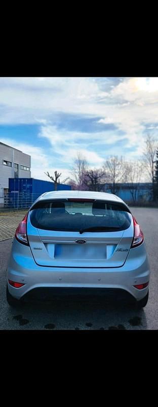 Gebraucht Ford Fiesta Titanium 95 PS (69 kW) 2013 Silber Kleinwagen