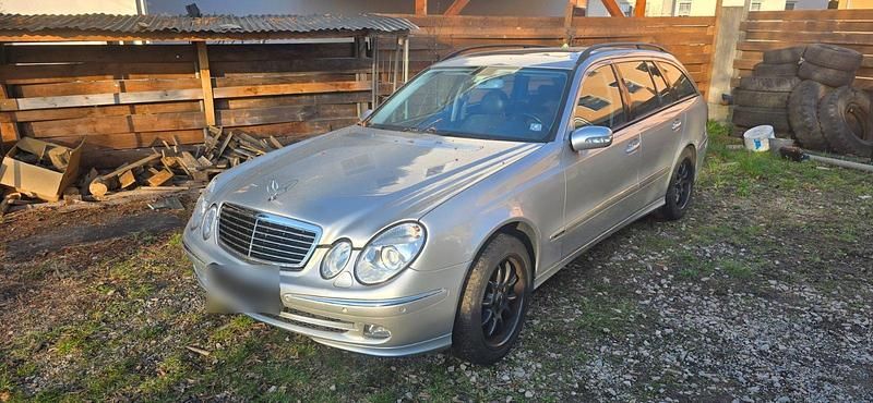 Gebraucht Mercedes E320 Avantgarde 224 PS (164 kW) 2004 Violet Kombi