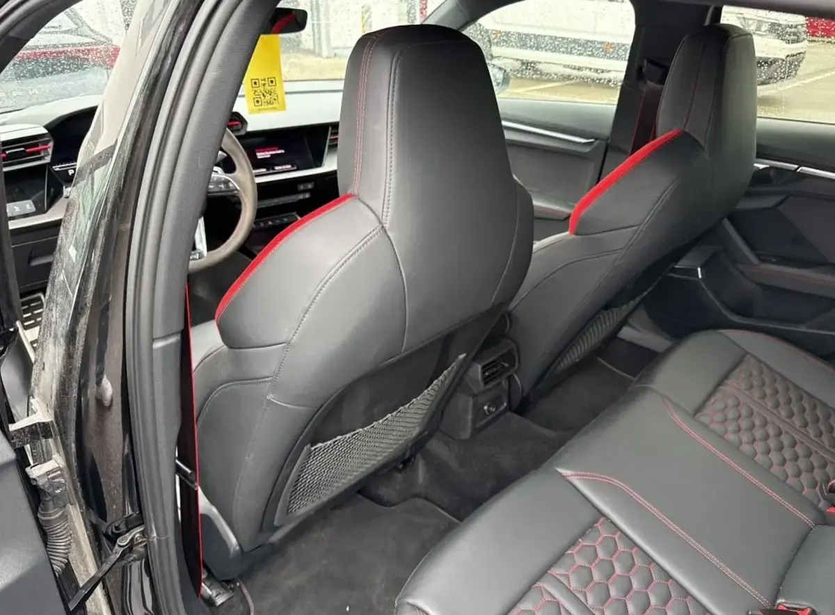 Gebraucht Audi RS3 Sportback Premium 400 PS (294 kW) 2024 Mythosschwarz metallic Kleinwagen