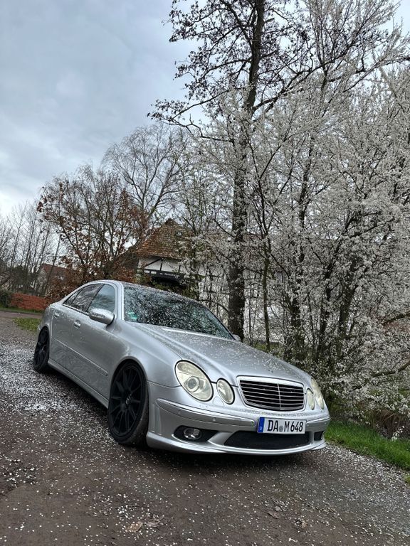 Grau Gebraucht 2004 Mercedes E500 Avantgarde Limousine | 6.000 € (Etwas zu teuer) - Bild 1/4
