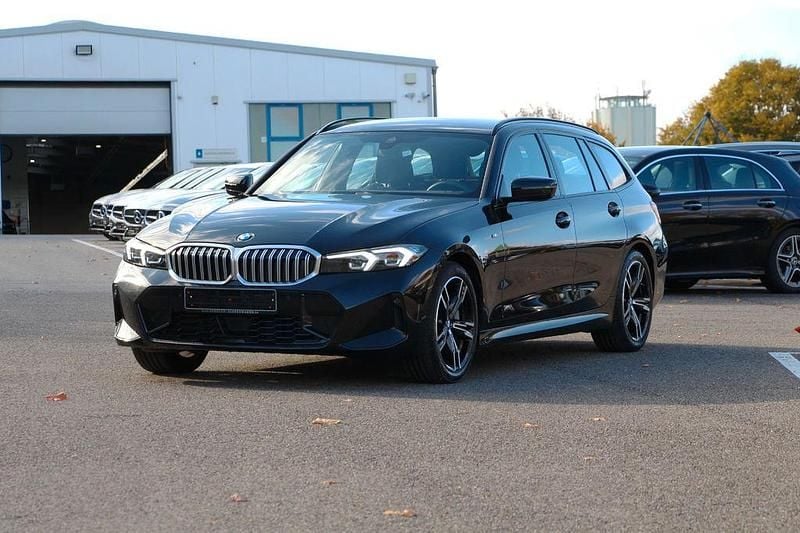 Schwarz Gebraucht 2024 BMW 330 M Sport Kombi | 37.890 € - Bild 1/4