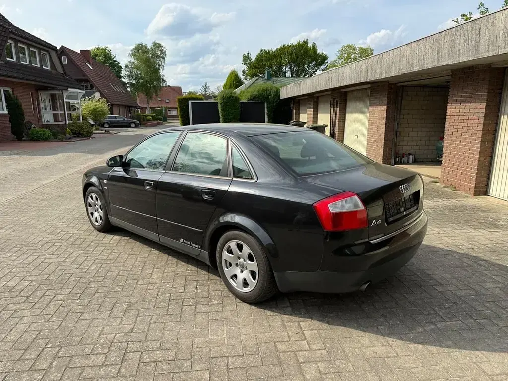 Używany Audi A4 Performance 102 KM (75 kW) 2004 Czarny Sedan/Limuzyna