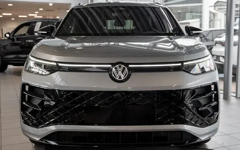 Gebraucht VW Tayron R-line 193 PS (141 kW) 2025 Silber SUV