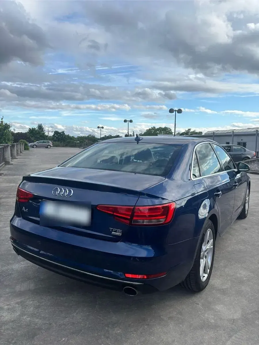 Używany Audi A4 Ambiente 190 KM (139 kW) 2017 Niebieski Sedan/Limuzyna