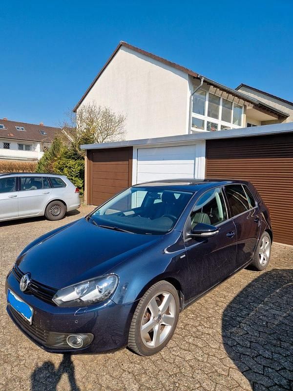 Gebraucht VW Golf VII Match 105 PS (77 kW) 2012 Blau Limousine