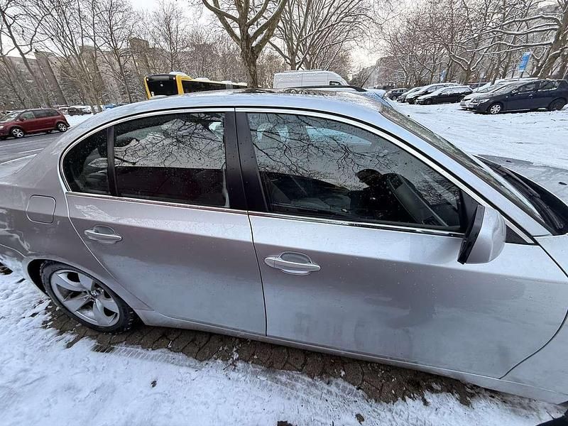 Gebraucht BMW 525 218 PS (160 kW) 2005 Silber Limousine