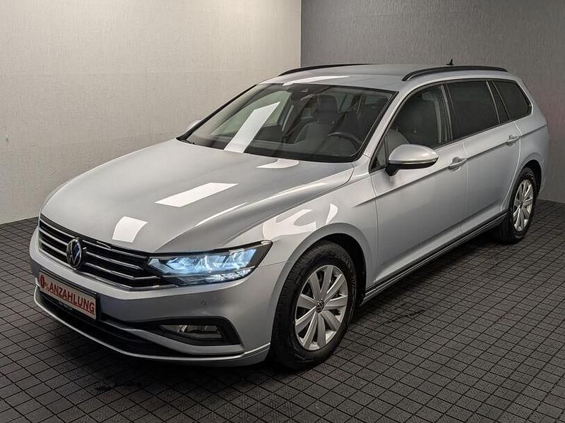 Silber Gebraucht 2021 VW Passat Kombi | 17.890 € (Guter Preis) - Bild 1/4