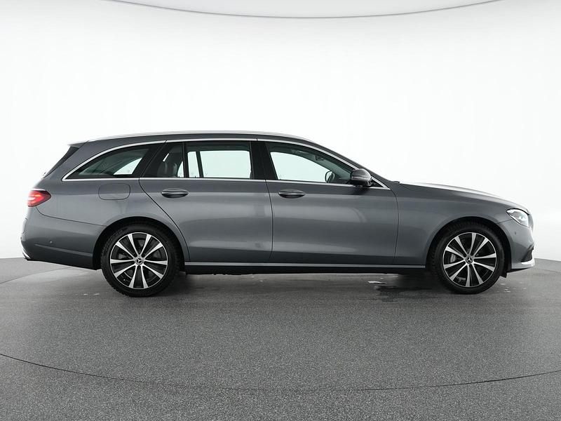 Gebraucht Mercedes E300 Avantgarde 306 PS (225 kW) 2022 Selenitgrau Limousine