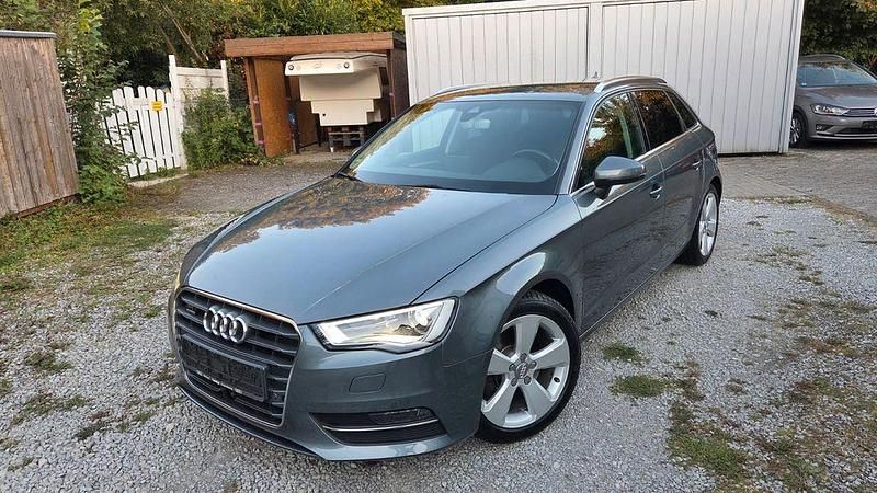 Grau Gebraucht 2016 Audi A3 Ambiente Limousine | 11.999 € (Superpreis) - Bild 1/4