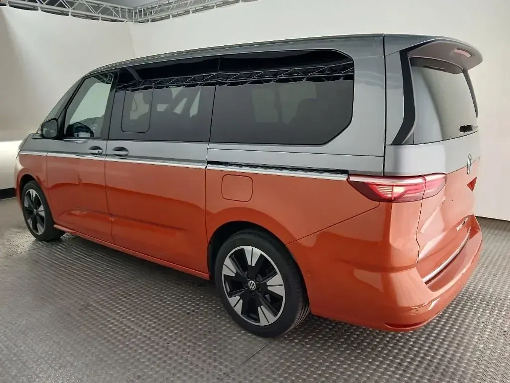 Gebraucht VW Multivan Style 150 PS (110 kW) 2025 2farbenlackierung orange Van / Kleinbus