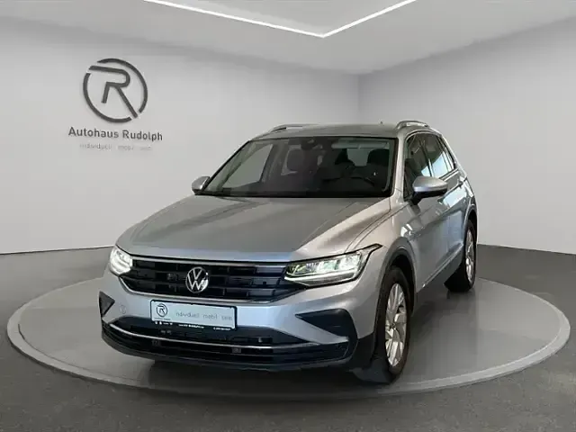 Gebraucht VW Tiguan Move 150 PS (110 kW) 2023 Reflexsilber metallic (metallic) SUV
