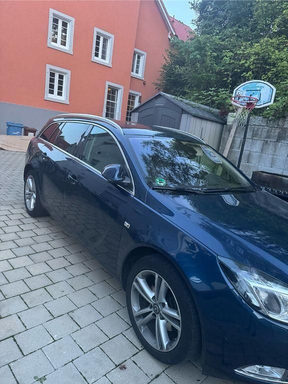 Blau Gebraucht 2013 Opel Insignia Sport Kombi | 8.900 € (Fairer Preis) - Bild 1/4