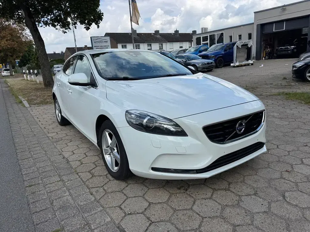 Gebraucht Volvo V40 150 PS (110 kW) 2015 Weiß Limousine