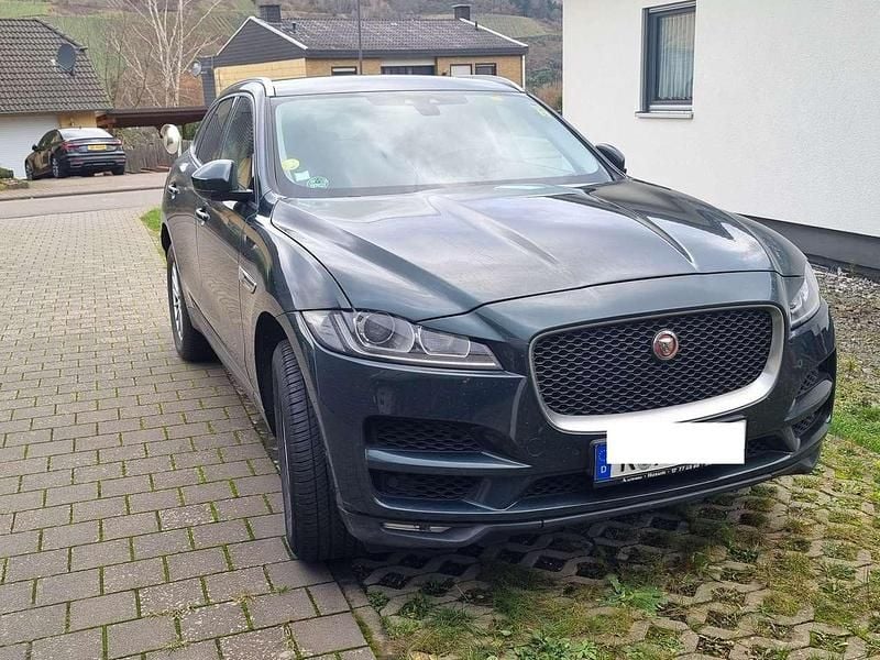 Grün Gebraucht 2016 Jaguar F-Pace Pure SUV | 17.900 € (Superpreis) - Bild 1/4
