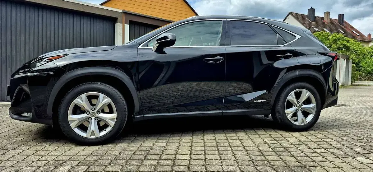 Gebraucht Lexus NX300h E-FOUR Luxury Line 155 PS (114 kW) 2015 Schwarz SUV