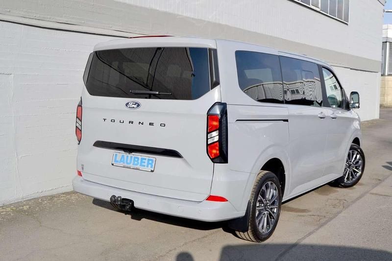 Neu Ford Tourneo Titanium 170 PS (125 kW) 2026 Grey matter Van / Kleinbus