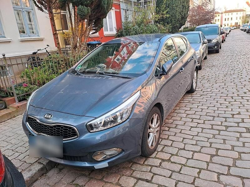 Gebraucht Kia Ceed 128 PS (94 kW) 2012 Grau Kleinwagen