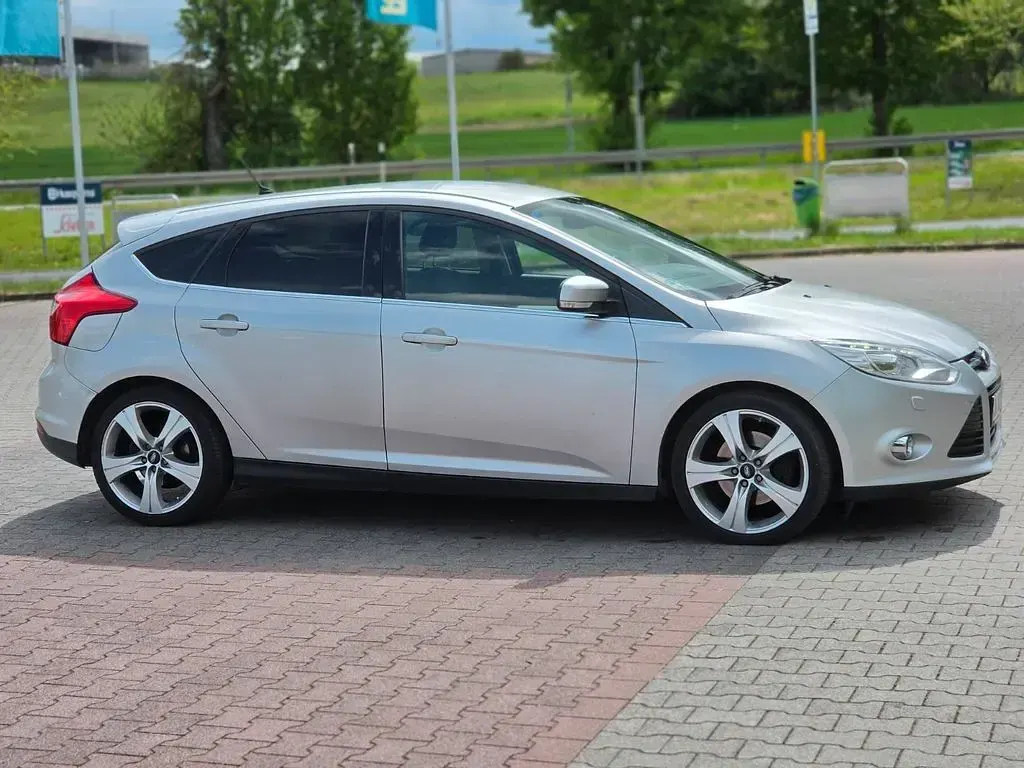 Używany Ford Focus Titanium 163 KM (119 kW) 2011 Szary Sedan/Limuzyna