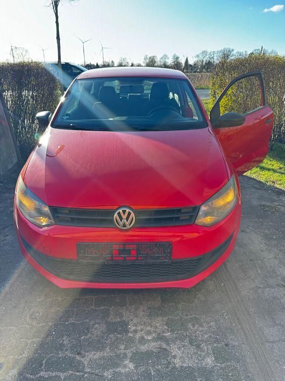 Rot Gebraucht 2013 VW Polo Life Limousine | 3.580 € (Superpreis) - Bild 1/4
