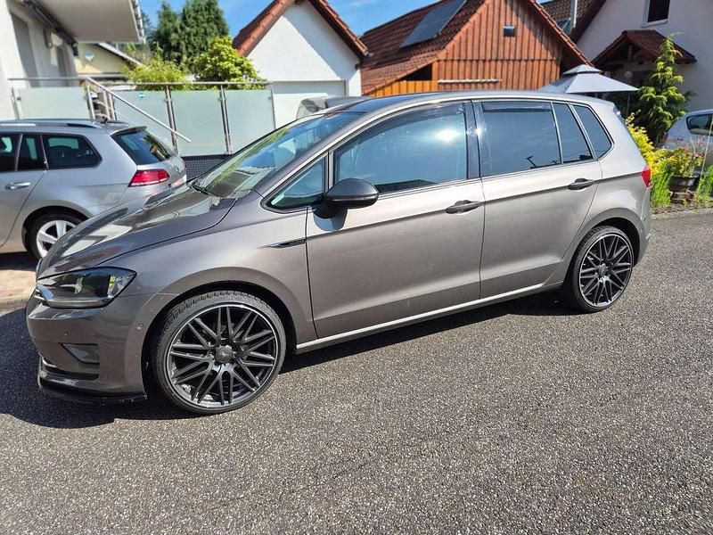 Grau Gebraucht 2016 VW Golf Sportsvan Van / Kleinbus | 12.900 € (Guter Preis) - Bild 1/4