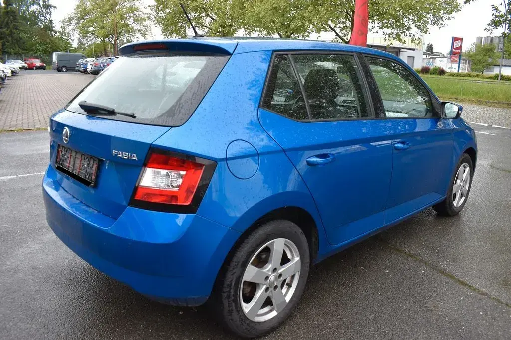 Gebraucht Skoda Fabia Ambition 90 PS (66 kW) 2016 Blau Limousine