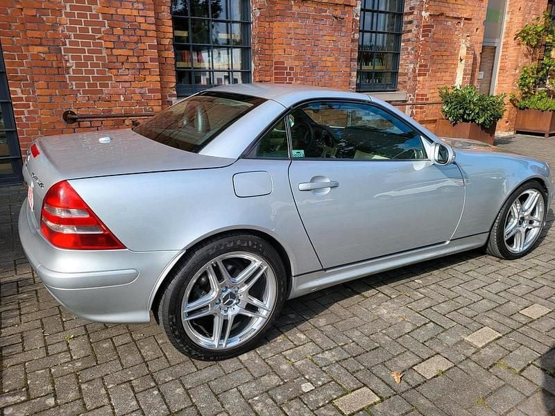 Gebraucht Mercedes SLK230 197 PS (144 kW) 2000 Silber Cabrio