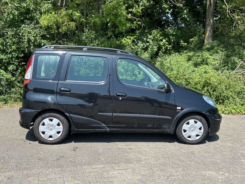 Schwarz Gebraucht 2003 Toyota Yaris Verso Sol Van / Kleinbus | 3.250 € (Fairer Preis) - Bild 1/4