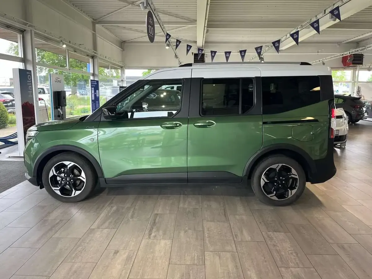 Usata Ford Tourneo Courier Active 125 CV (91 kW) 2025 Verde Monovolume
