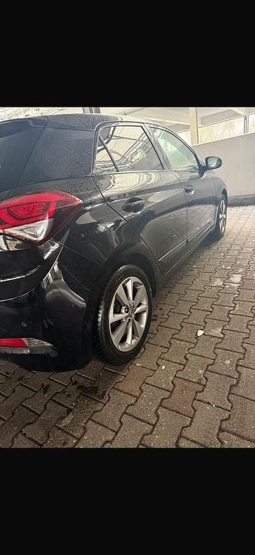 Gebraucht Hyundai i20 Style 84 PS (61 kW) 2017 Schwarz Kleinwagen