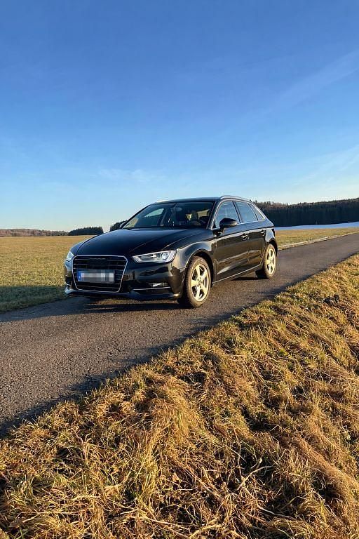 Gebraucht Audi A3 Attraction 110 PS (80 kW) 2015 Schwarz Limousine
