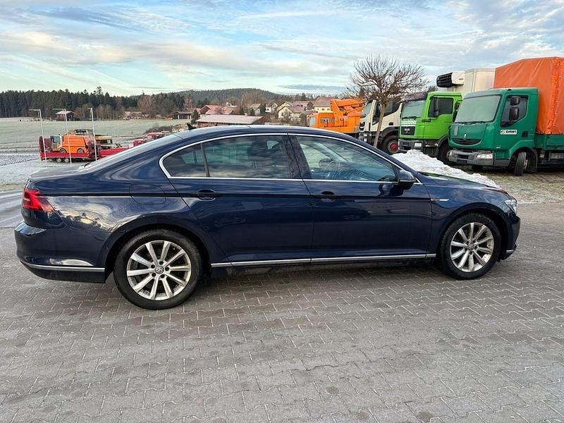 Gebraucht VW Passat Highline 190 PS (139 kW) 2015 Blau Limousine