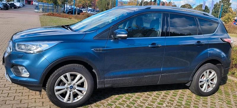 Gebraucht Ford Kuga 150 PS (110 kW) 2019 Blau SUV