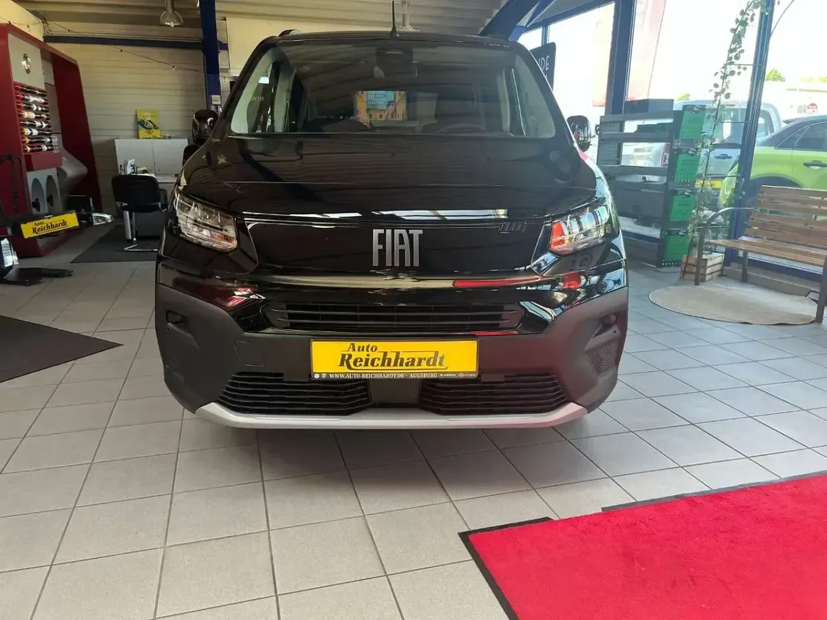 Neu Fiat Qubo Icon 131 PS (96 kW) 2026 Schwarz Van / Kleinbus