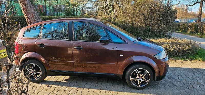 Gebraucht Audi A2 74 PS (54 kW) 2002 Rot Kleinwagen