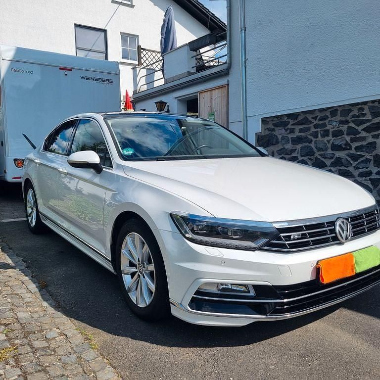 Weiß Gebraucht 2015 VW Passat Highline Limousine | 16.700 € (Fairer Preis) - Bild 1/4