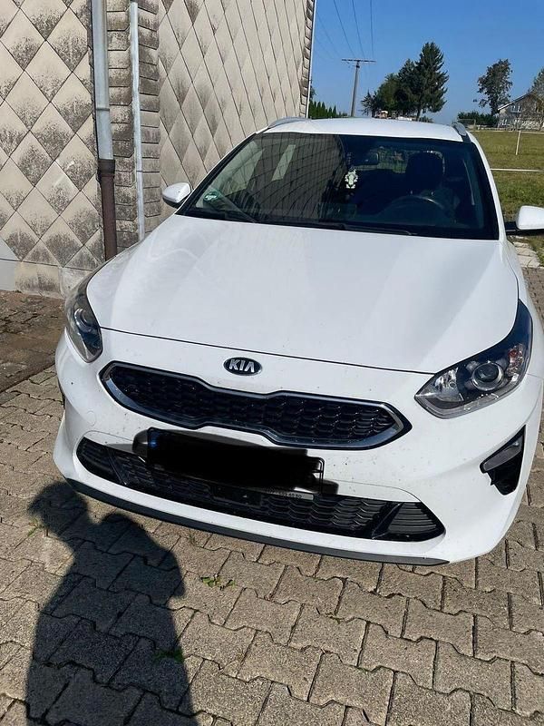 Weiß Gebraucht 2019 Kia Ceed Platinum Kombi | 15.500 € (Fairer Preis) - Bild 1/4