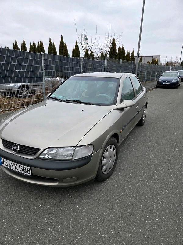 Gebraucht Opel Vectra 110 PS (80 kW) 1996 Gold Limousine