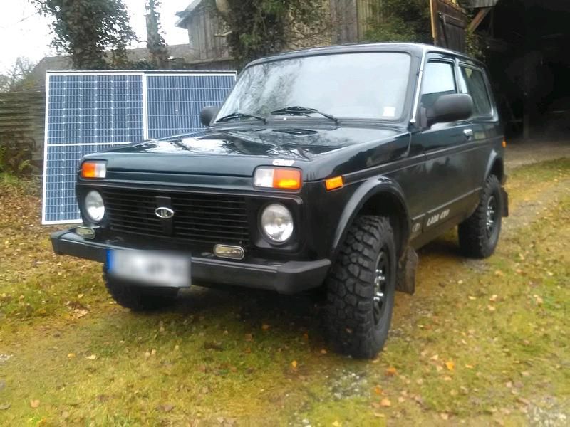 Gebraucht Lada niva 82 PS (60 kW) 2013 Grün SUV