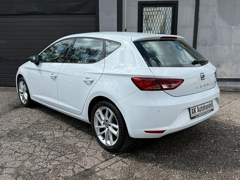 Second-hand Seat Leon Style 110 CP (80 kW) 2015 Alb Berlinǎ