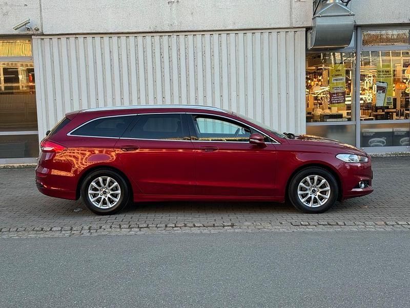 Gebraucht Ford Mondeo Titanium 165 PS (121 kW) 2019 Rot Limousine