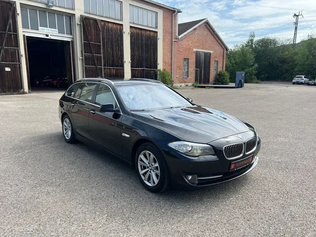 Gebraucht BMW 530 258 PS (189 kW) 2011 Schwarz Kombi